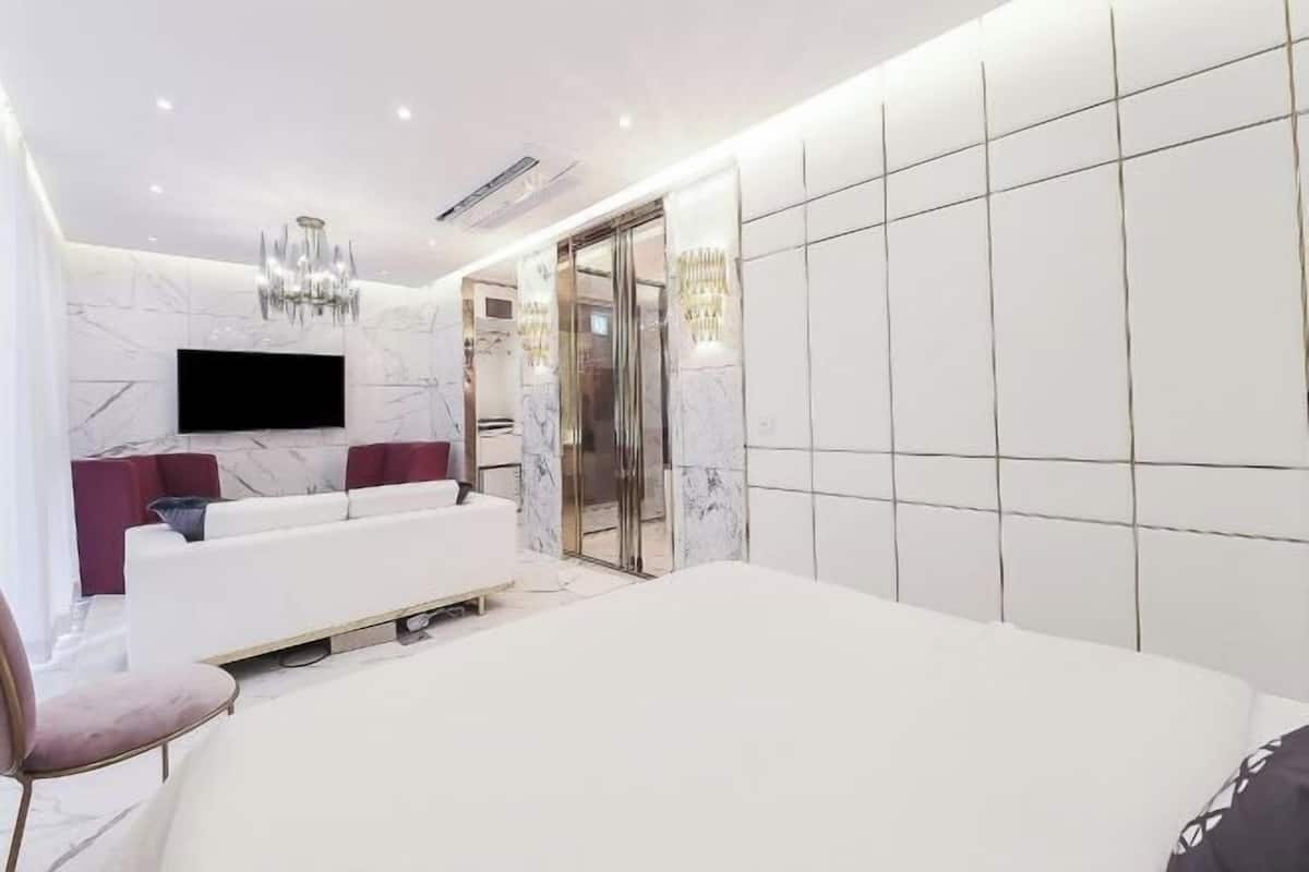 Minibar, escritorio, insonorización y wifi gratis