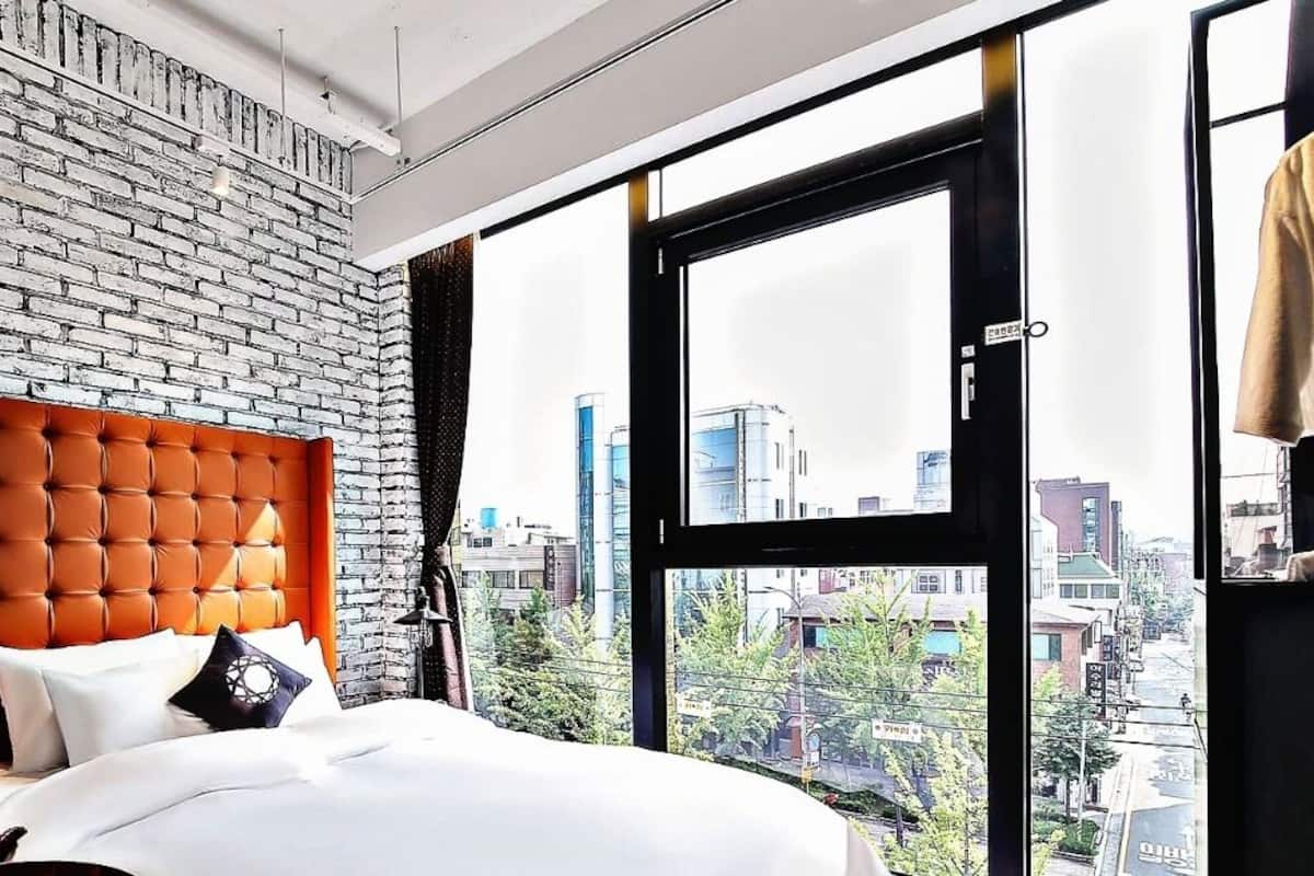 Premier Room