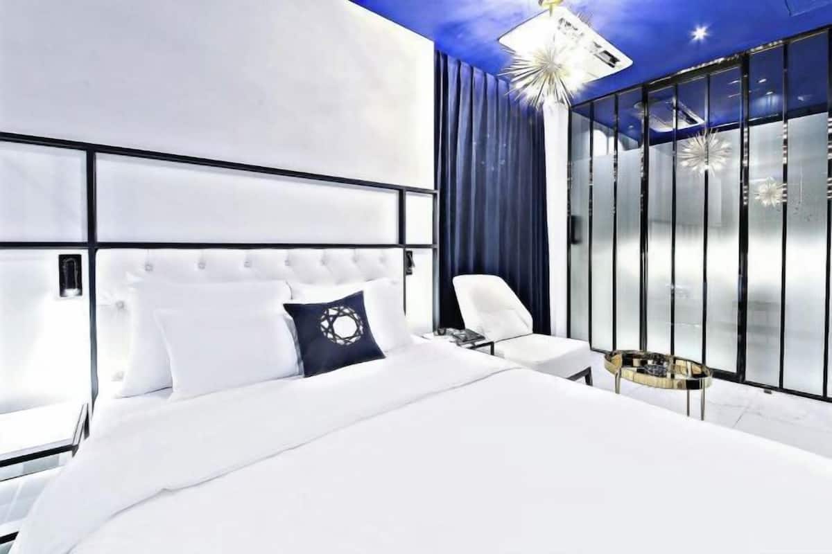 Minibar, escritorio, insonorización y wifi gratis
