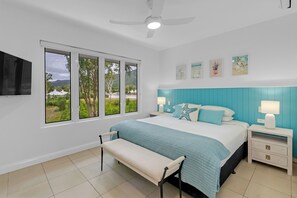 Premium bedding, memory foam beds, individually decorated - Elysium Private Apartments at The Beach Club (Palm Cove)