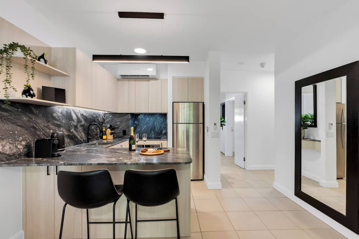 fridge, coffee/tea maker, electric kettle