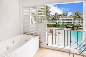 Premium bedding, memory foam beds, individually decorated - Elysium Private Accommodation at The Beach Club (Palm Cove)