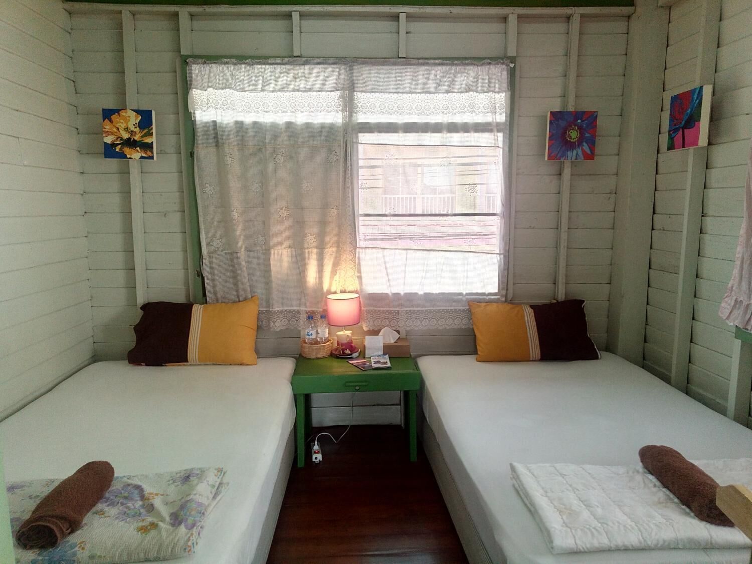 Camas extras/dobráveis (sobretaxa), Wi-Fi de cortesia, roupa de cama