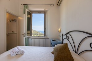 View from room - Castello Monticello (Isola del Giglio)