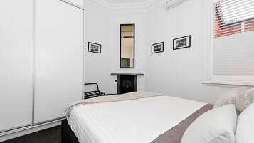 Apartemen, 1 Tempat Tidur Queen | 1 kamar tidur, seprai premium, setrika/meja setrika, dan Wi-Fi gratis