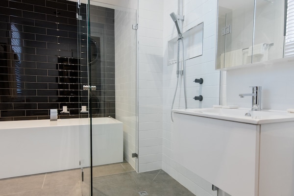 Separate tub and shower, free toiletries, hair dryer, towels