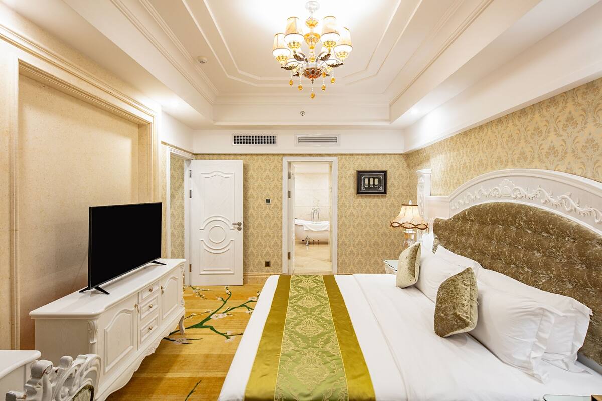 Deluxe-Suite, Seeblick | Minibar, Schreibtisch, Verdunkelungsvorhänge, kostenloses WLAN