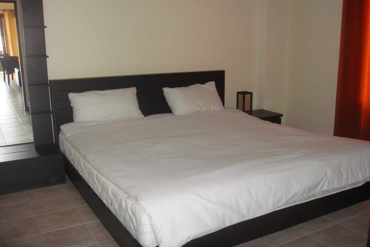 1 bedroom, in-room safe, desk, blackout curtains
