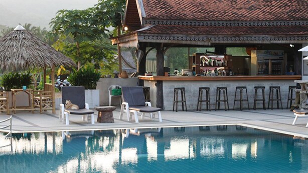 Bar à beira da piscina