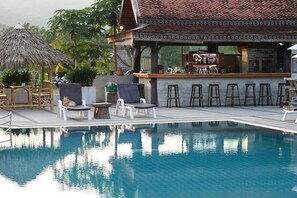 Bar accanto alla piscina