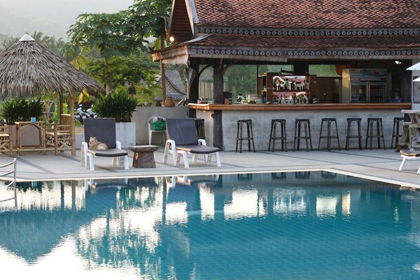 Poolside bar - Baan Sawan Resort (Krabi)