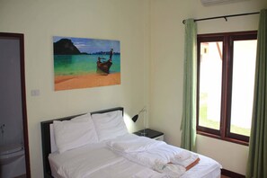 1 habitación, caja de seguridad en la habitación y escritorio 