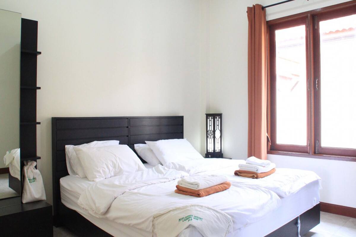 2 Bedrooms Bungalow | 1 ห้องนอน, ตู้นิรภัยในห้องพัก, โต๊ะทำงาน, ผ้าม่านกันแสง