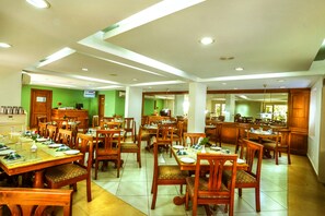 Buffet déjeuner gratuit tous les jours
