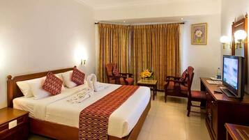 Executive Double or Twin Room, 1 King Bed | In-room safe, desk, iron/ironing board, free WiFi