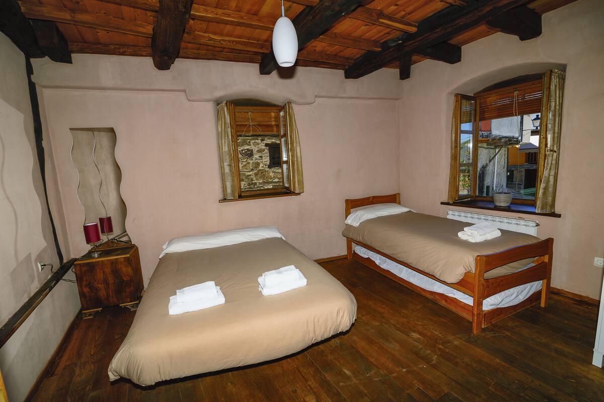 Standard Room (Forno) | Free cots/infant beds, free WiFi