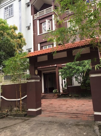 Property entrance. Nha Nghi Tham Quyen