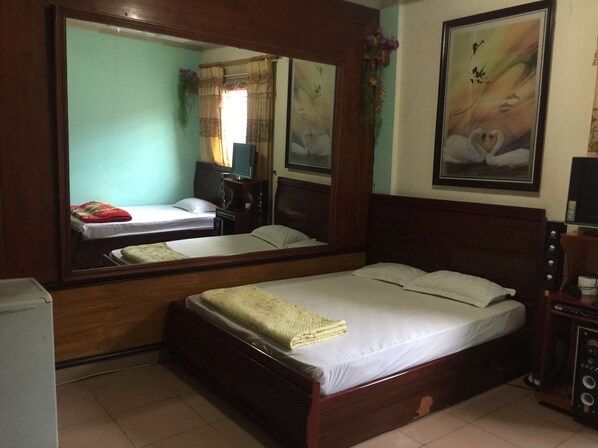 Double Room | Minibar, desk, free WiFi