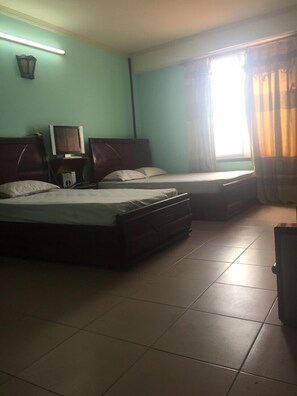 Double Room | Minibar, desk, free WiFi - Nha Nghi Tham Quyen (Cam Pha)