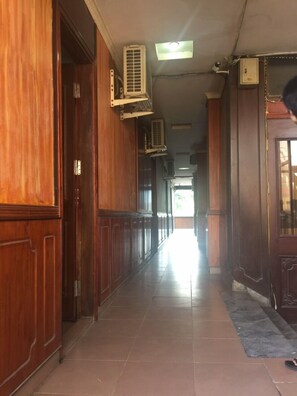 Interior entrance - Nha Nghi Tham Quyen (Cam Pha)