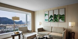 Deluxe Suite | Premium bedding, minibar, in-room safe, desk - Guilin Exhibition International Boutique (Guilin)
