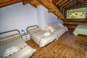 1 bedroom, free cots/infant beds