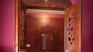 Chambre Double, salle de bains privée (Orientale avec Balcon) | Lavabo de la salle de bain
