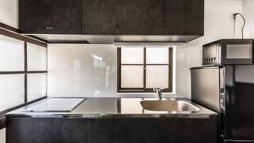 Hus (RINDOH) | Eget kjøkken | Kjøleskap, mikrobølgeovn, ovn og kaffetrakter/tekoker