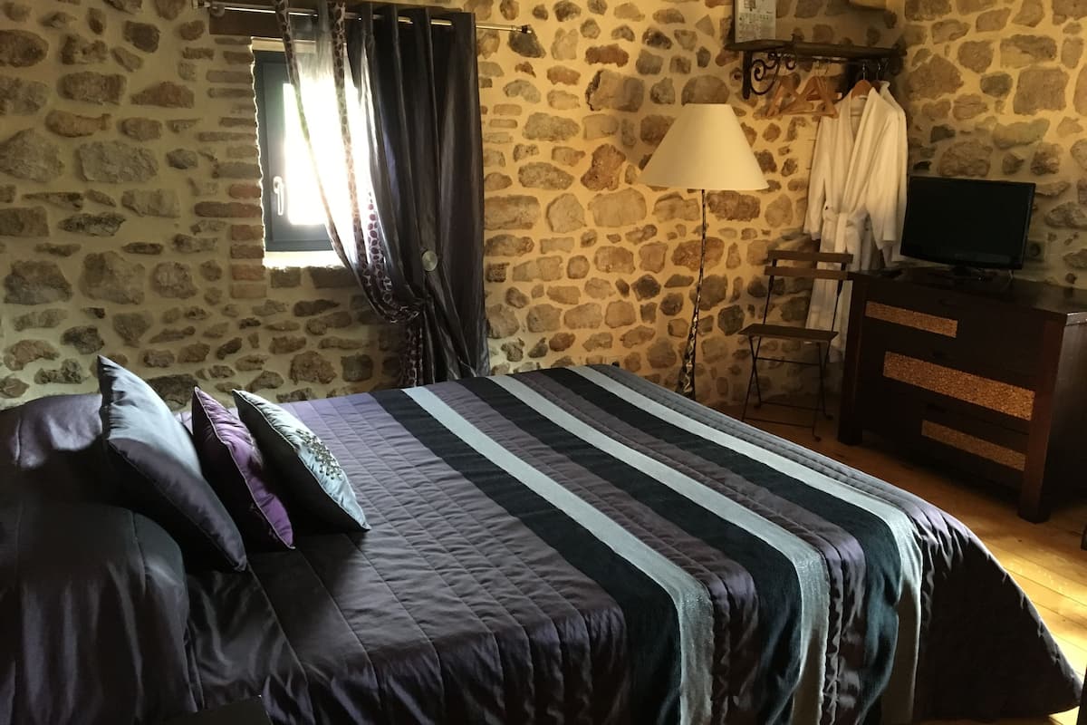 Chambre Double Standard (Art Bambou) | Literie de qualité supérieure, coffres-forts dans les chambres