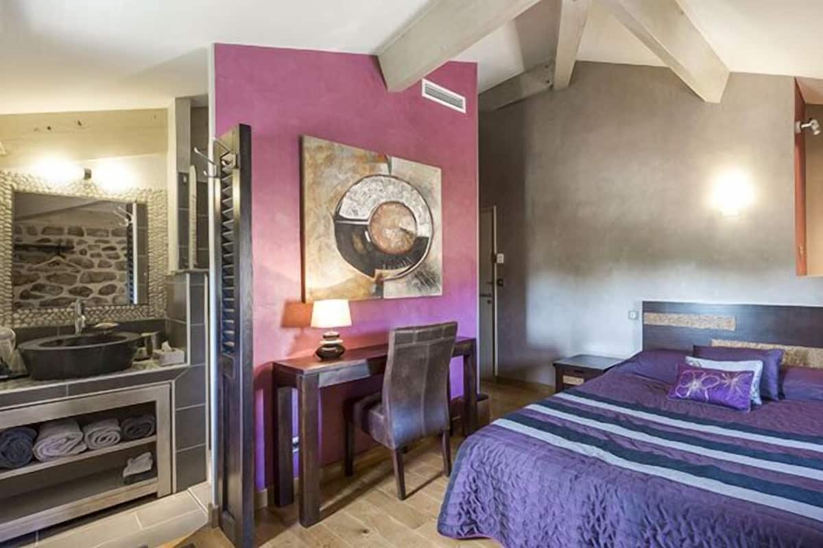 Standard Double Room (Borneo)