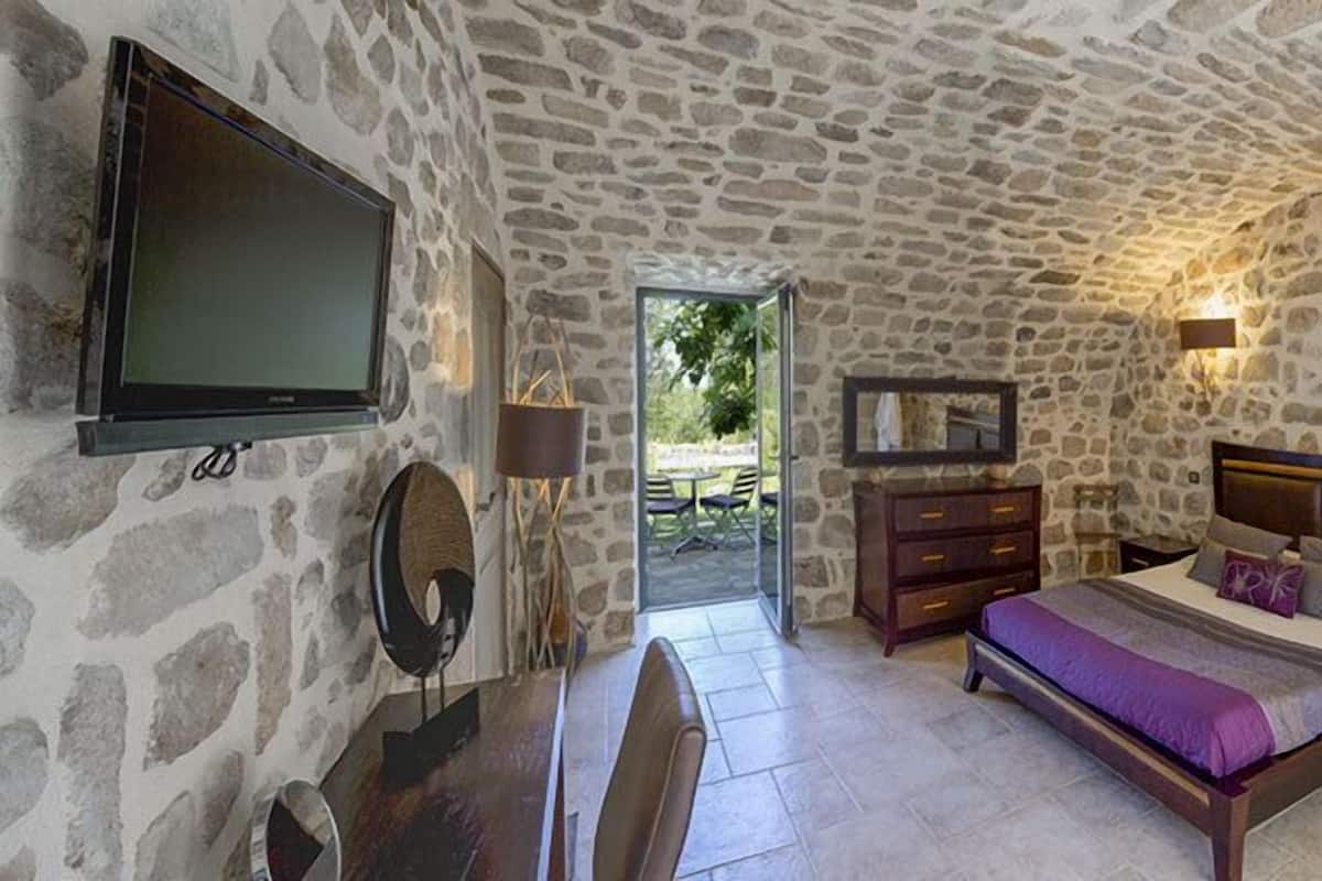 Superior Double Room, Accessible, Pool View (Alezane)