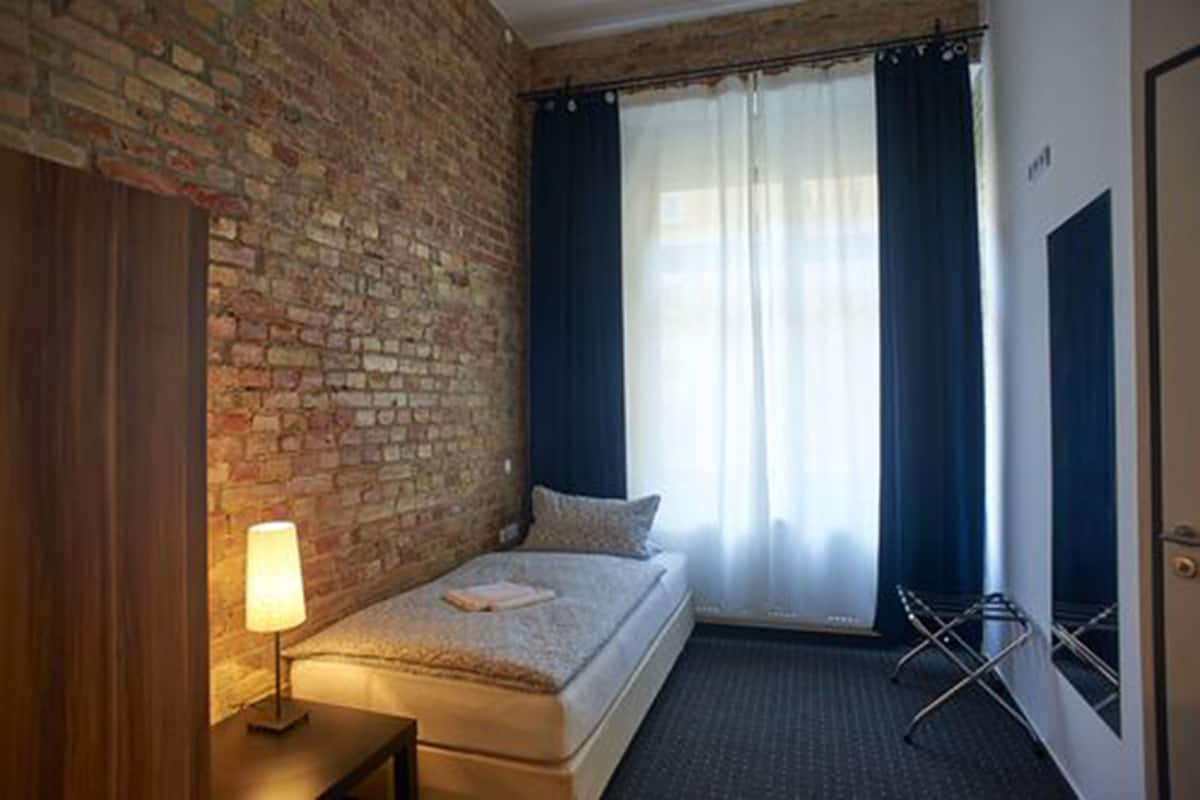 Skrivbord, ljudisolering, gratis wi-fi och sängkläder
