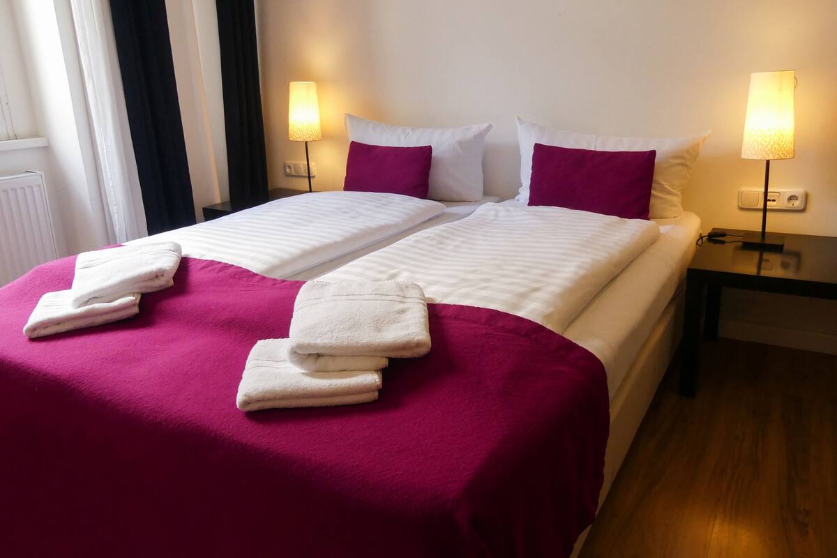 Twin Room, Non Smoking | Desk, soundproofing, WiFi (free), bed sheets