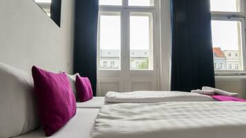 Dreibettzimmer, Nichtraucher | Schreibtisch, schallisolierte Zimmer, kostenloses WLAN, Bettwäsche
