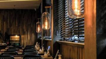 2 restaurants, breakfast, lunch, dinner served; Chinese cuisine