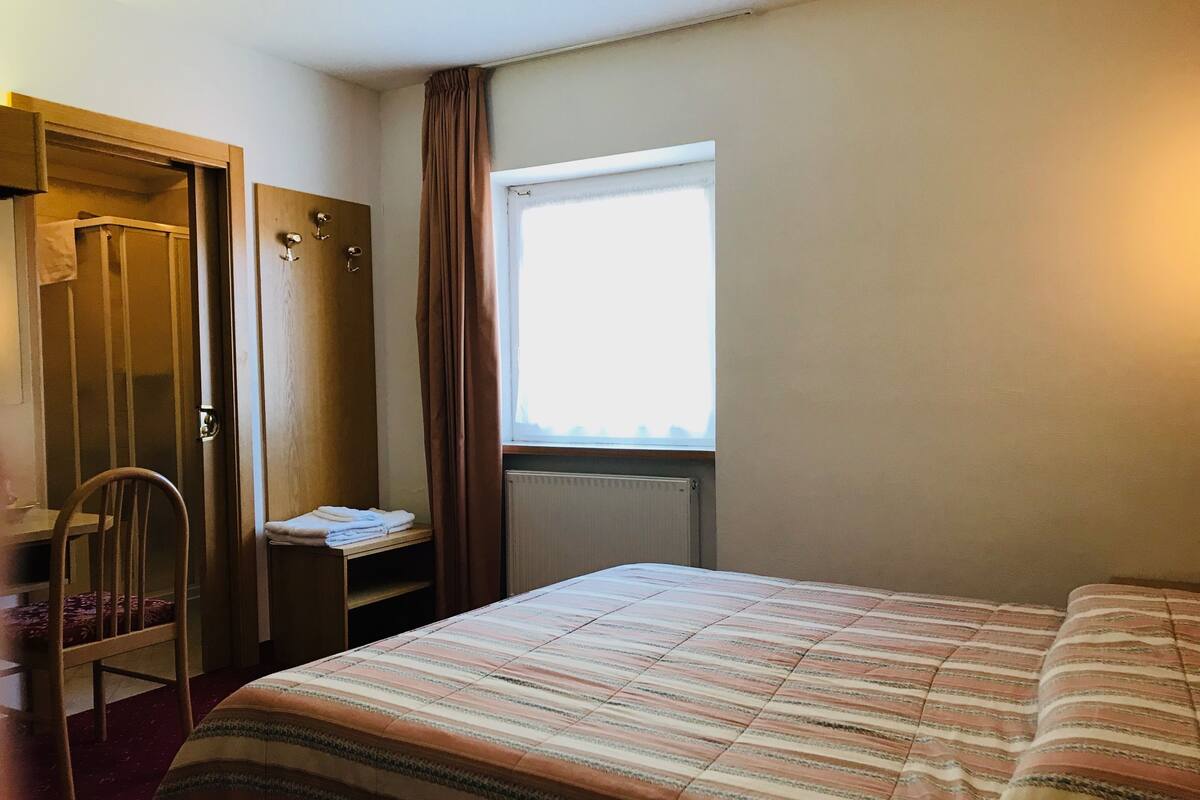 Standard Double or Twin Room | In-room safe, desk, WiFi (free), bed sheets