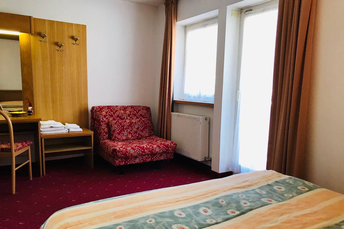 Superior Double or Twin Room | In-room safe, desk, WiFi (free), bed sheets