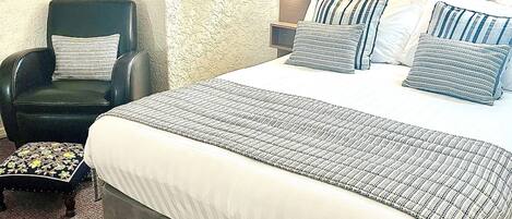 Double Room | In-room safe, desk, soundproofing, iron/ironing board