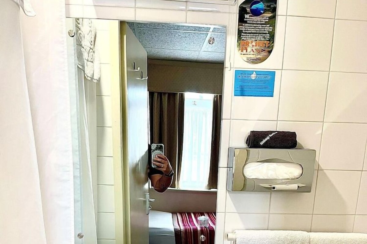 Bathroom | Shower, towels