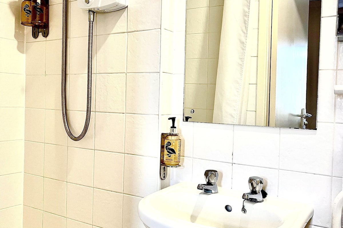 Dubbelrum (Small) | Värdeförvaringsskåp på rummet, skrivbord och ljudisolering