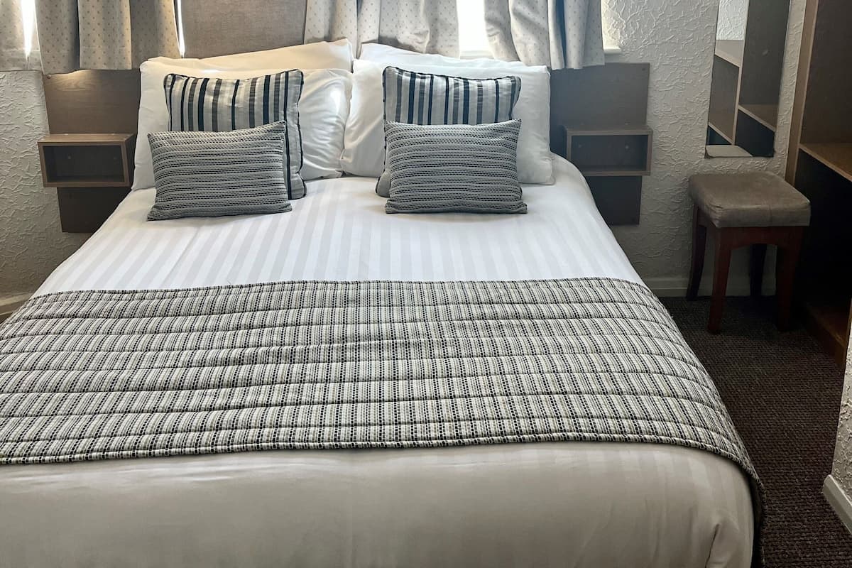 In-room safe, desk, soundproofing, iron/ironing board