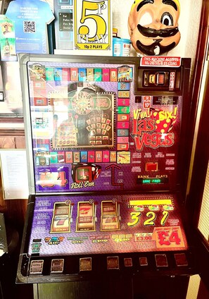 Bar (on property) - Clifton Court Metro Hotel (Blackpool)