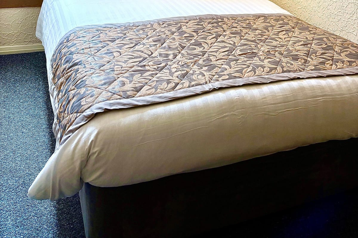 In-room safe, desk, soundproofing, iron/ironing board