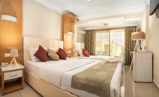 Ropa de cama de alta calidad, escritorio y wifi gratis 