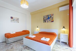 Premium bedding, down duvets, memory-foam beds, individually decorated - B&B La Primula (Pompei)