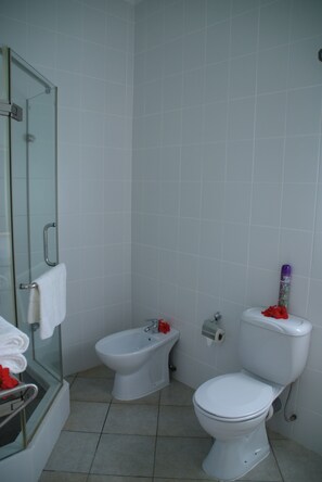 Chalet, 1 Bedroom, Beach View, Beachfront (Ground floor) | Bathroom | Shower, free toiletries, hair dryer, bidet