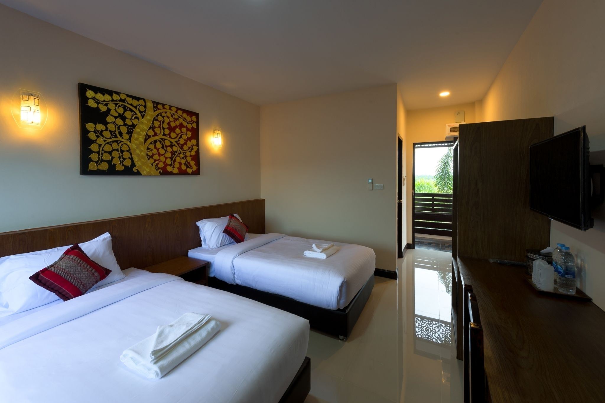 twin room | desk, blackout curtains, rollaway beds, free wifi