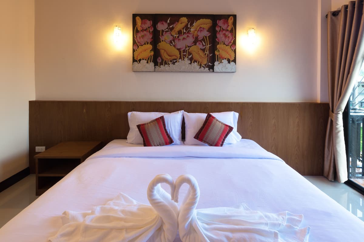 Double Room | Desk, blackout curtains, rollaway beds, free WiFi