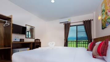 Double Room | Desk, blackout curtains, rollaway beds, free WiFi