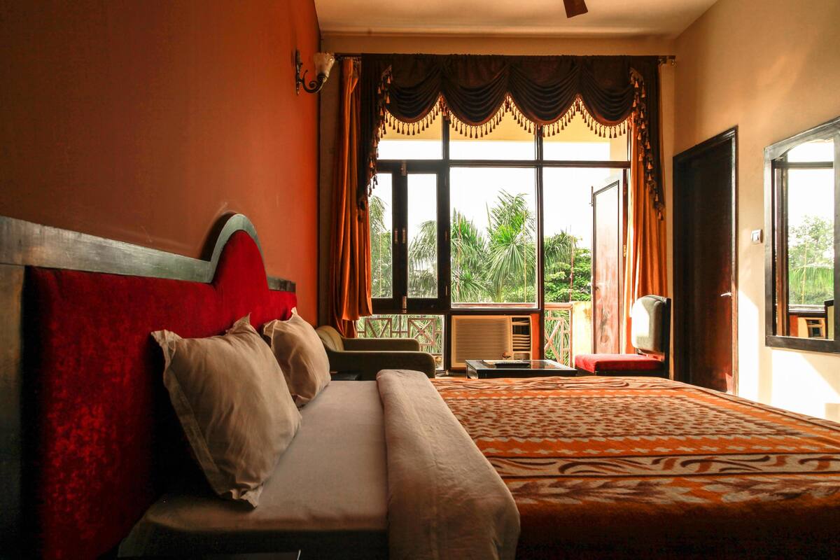 Phòng đôi Deluxe, 1 phòng ngủ, hút thuốc, quang cảnh vườn | Bộ đồ giường cao cấp, minibar, bàn, giường gấp/giường phụ (phụ phí)